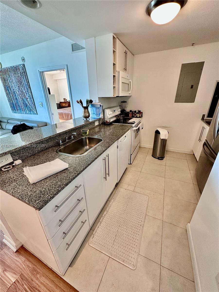 1800 BISCAYNE PLAZA CONDO - Residential