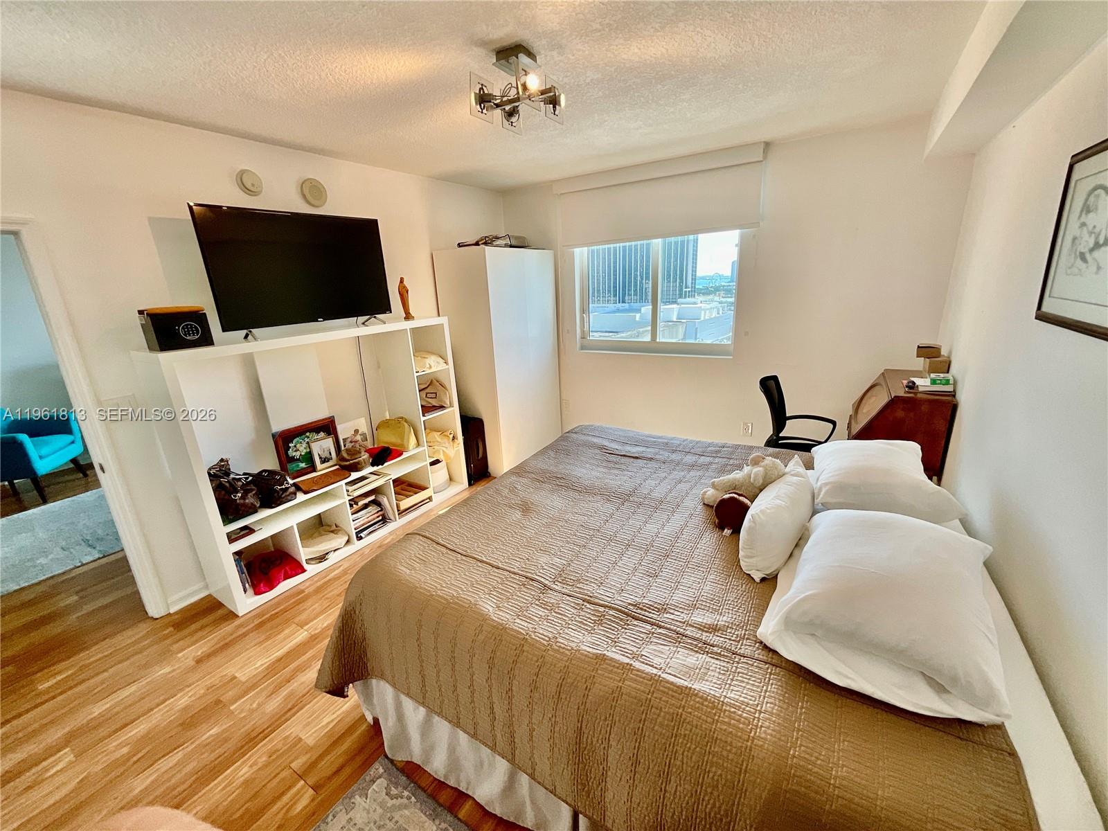 1800 BISCAYNE PLAZA CONDO - Residential