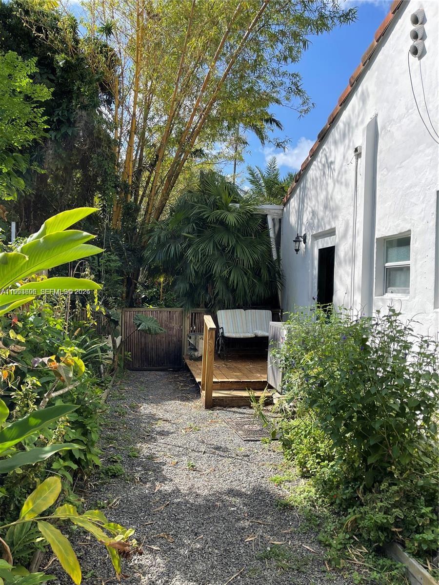 NORTH SHORE CREST - Residential Lease