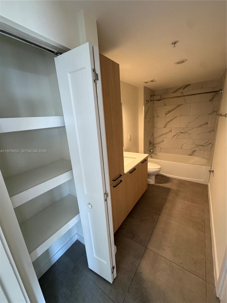 16395 Biscayne Blvd PH 2211