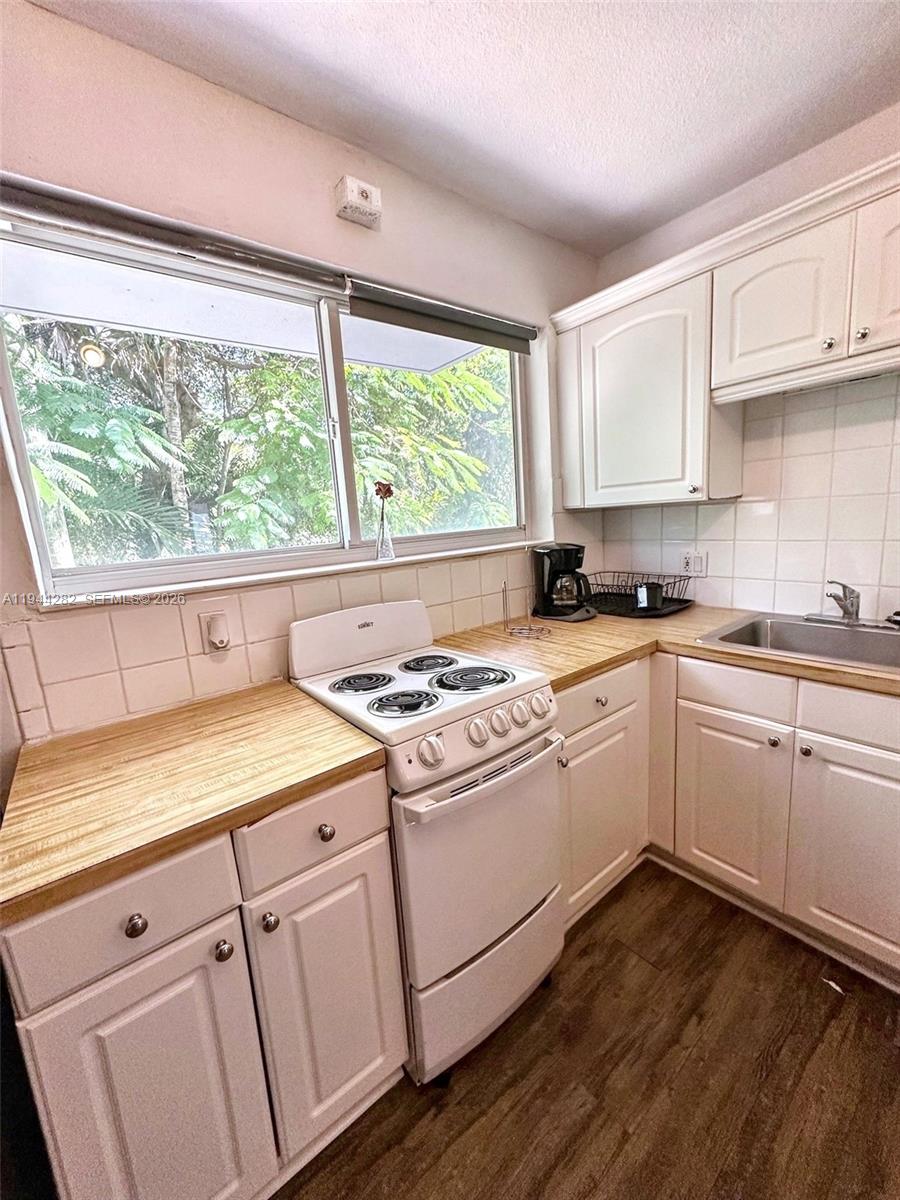 COCO PALM CONDO - Residential Lease