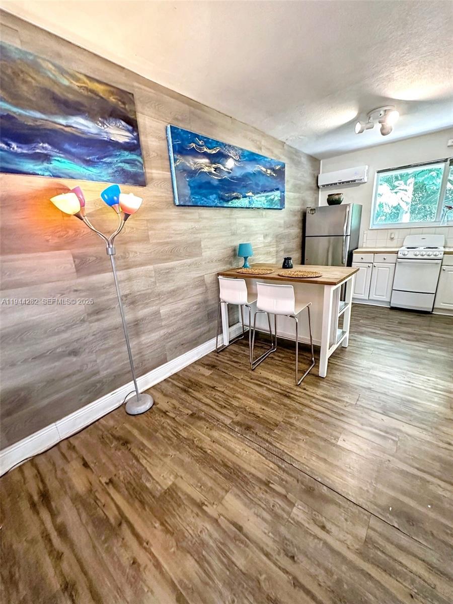 COCO PALM CONDO - Residential Lease