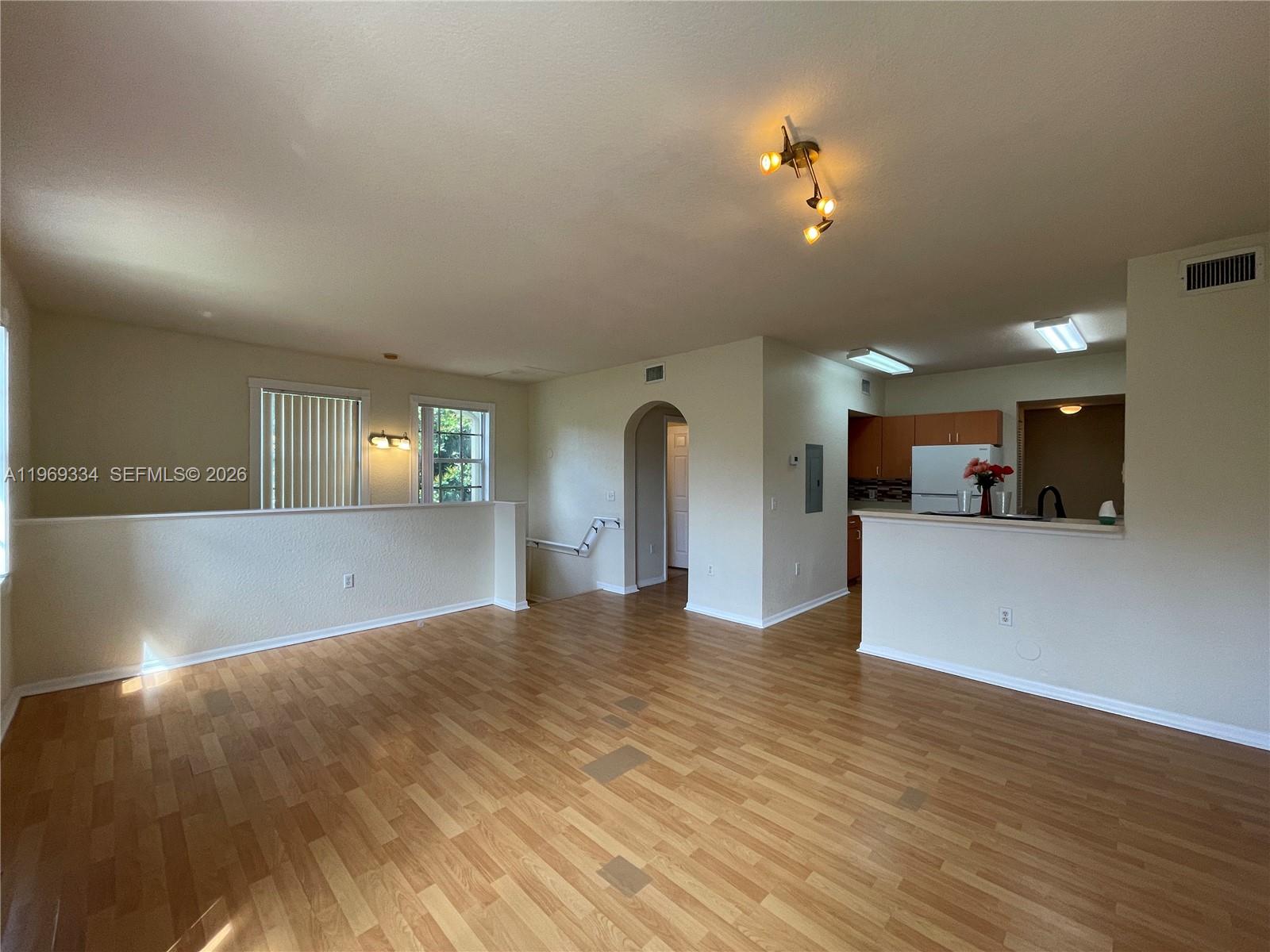 2305 Belmont Ln 2305