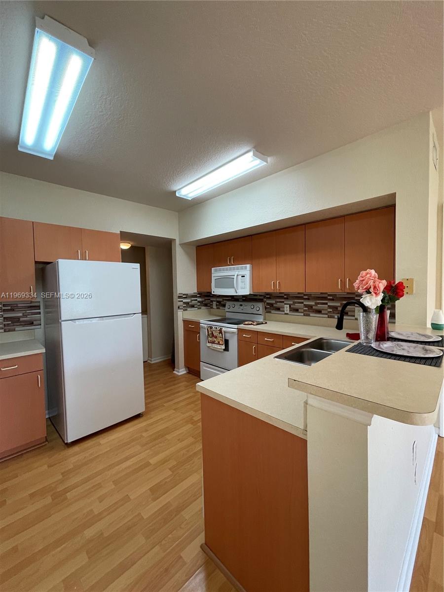 2305 Belmont Ln 2305