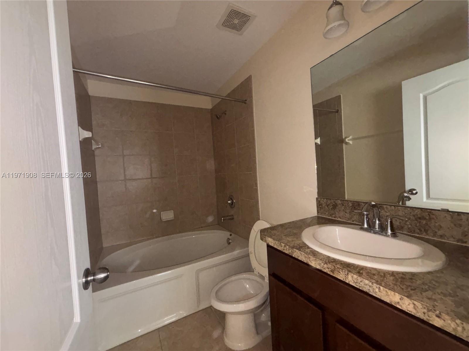 AMBERLEE TOWNHOMES - Residential