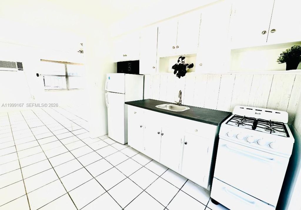 Photo of 1004 N 16th Ave #1, Hollywood, FL 33020 (MLS # A11999167)