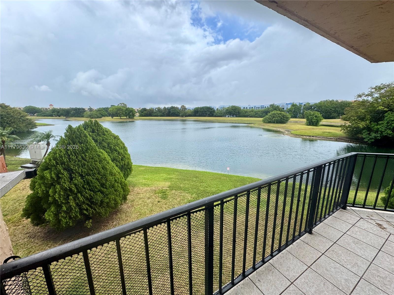 GOLFVIEW CL FONTAINBL PK - Residential