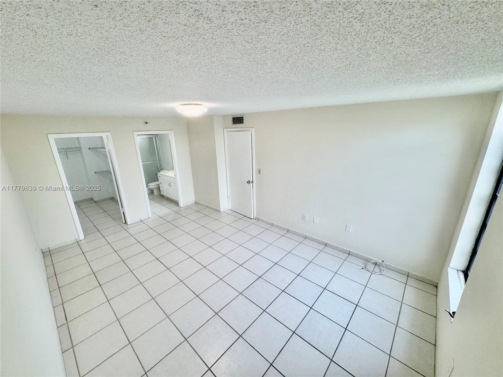 GOLFVIEW CL FONTAINBL PK - Residential