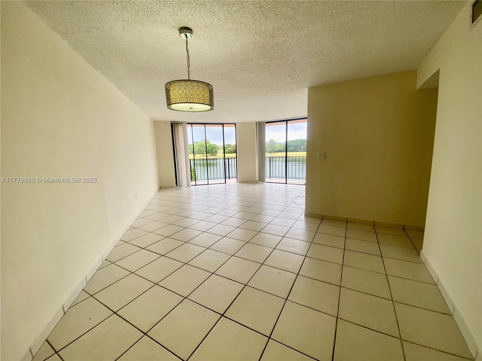GOLFVIEW CL FONTAINBL PK - Residential