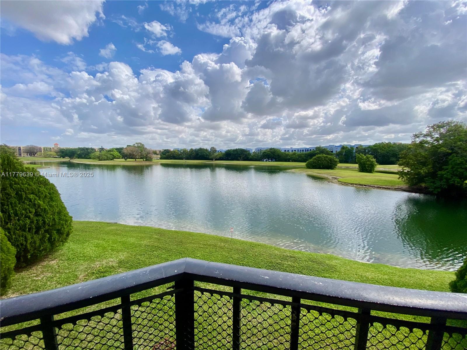 GOLFVIEW CL FONTAINBL PK - Residential