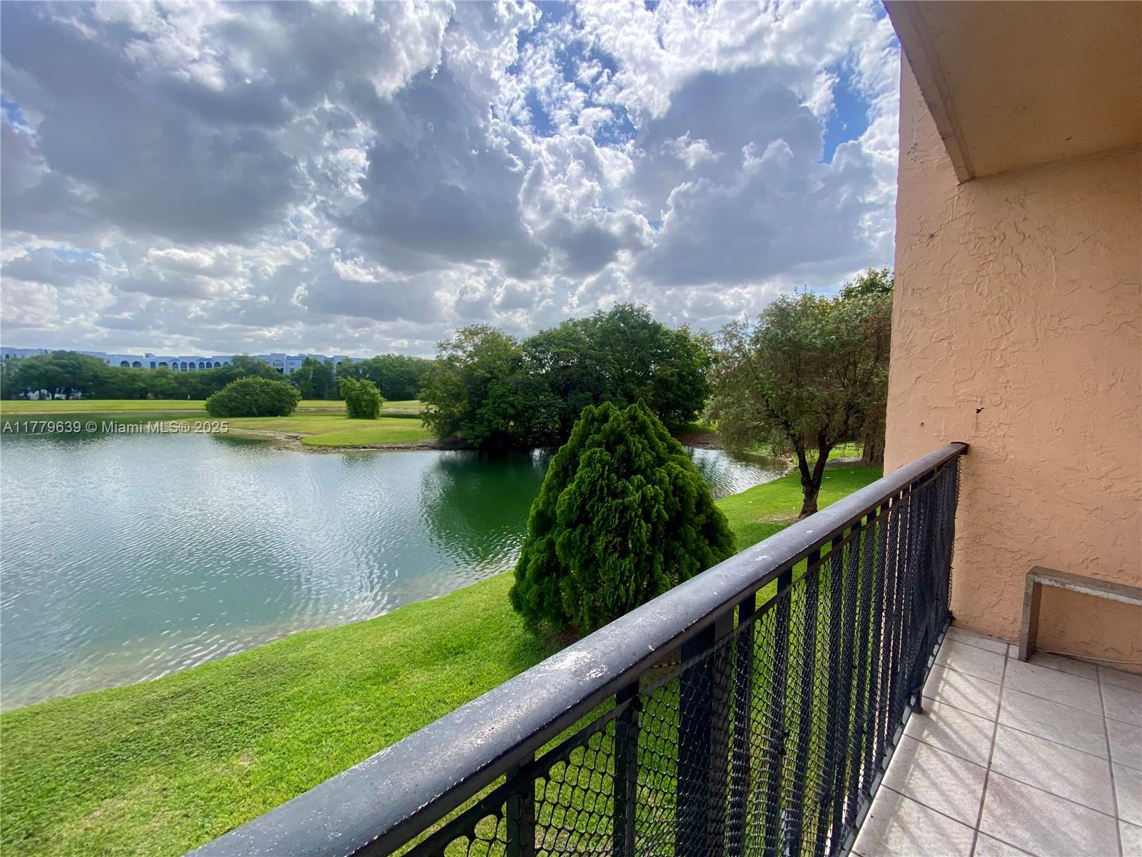 GOLFVIEW CL FONTAINBL PK - Residential