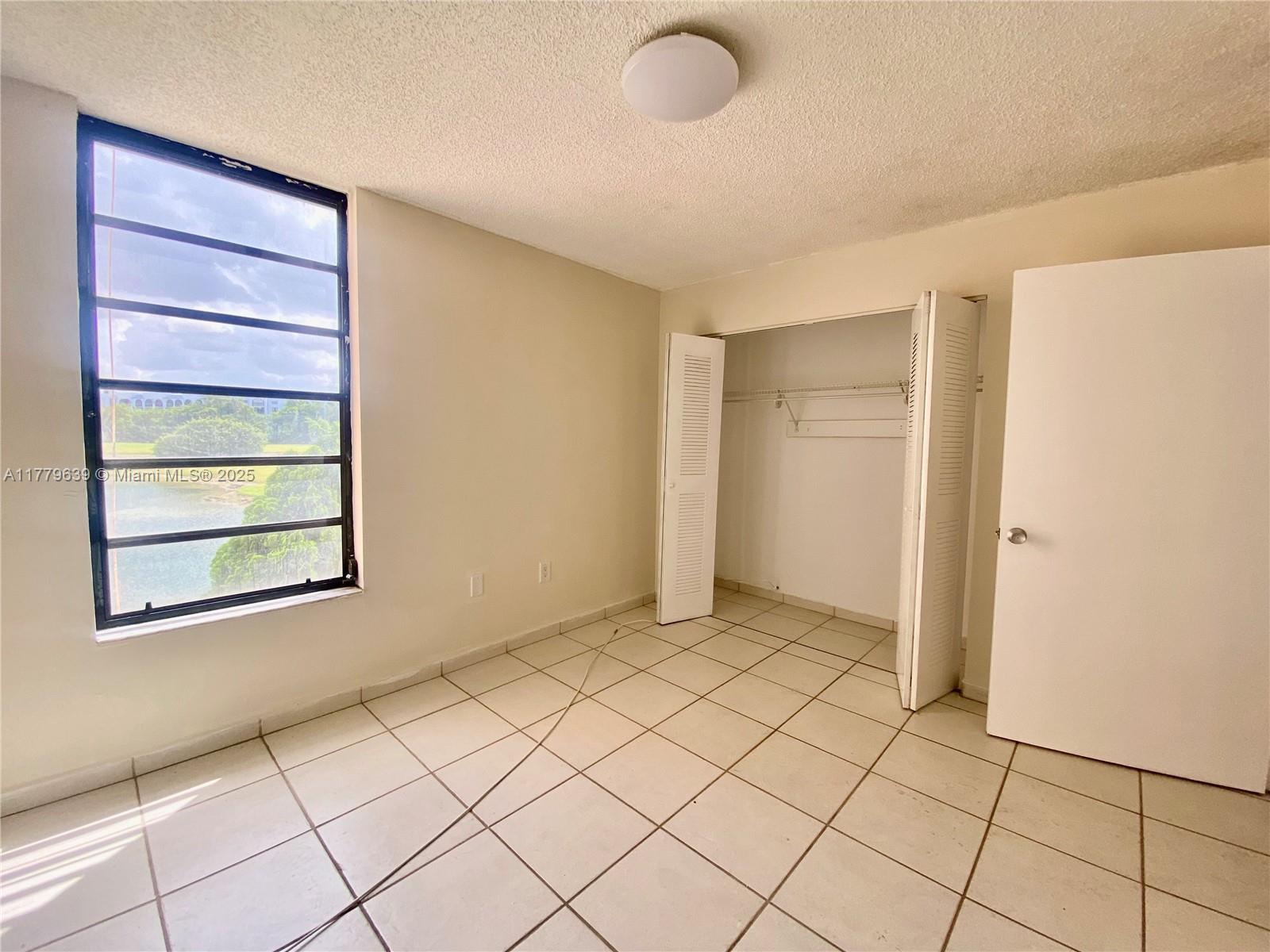 GOLFVIEW CL FONTAINBL PK - Residential