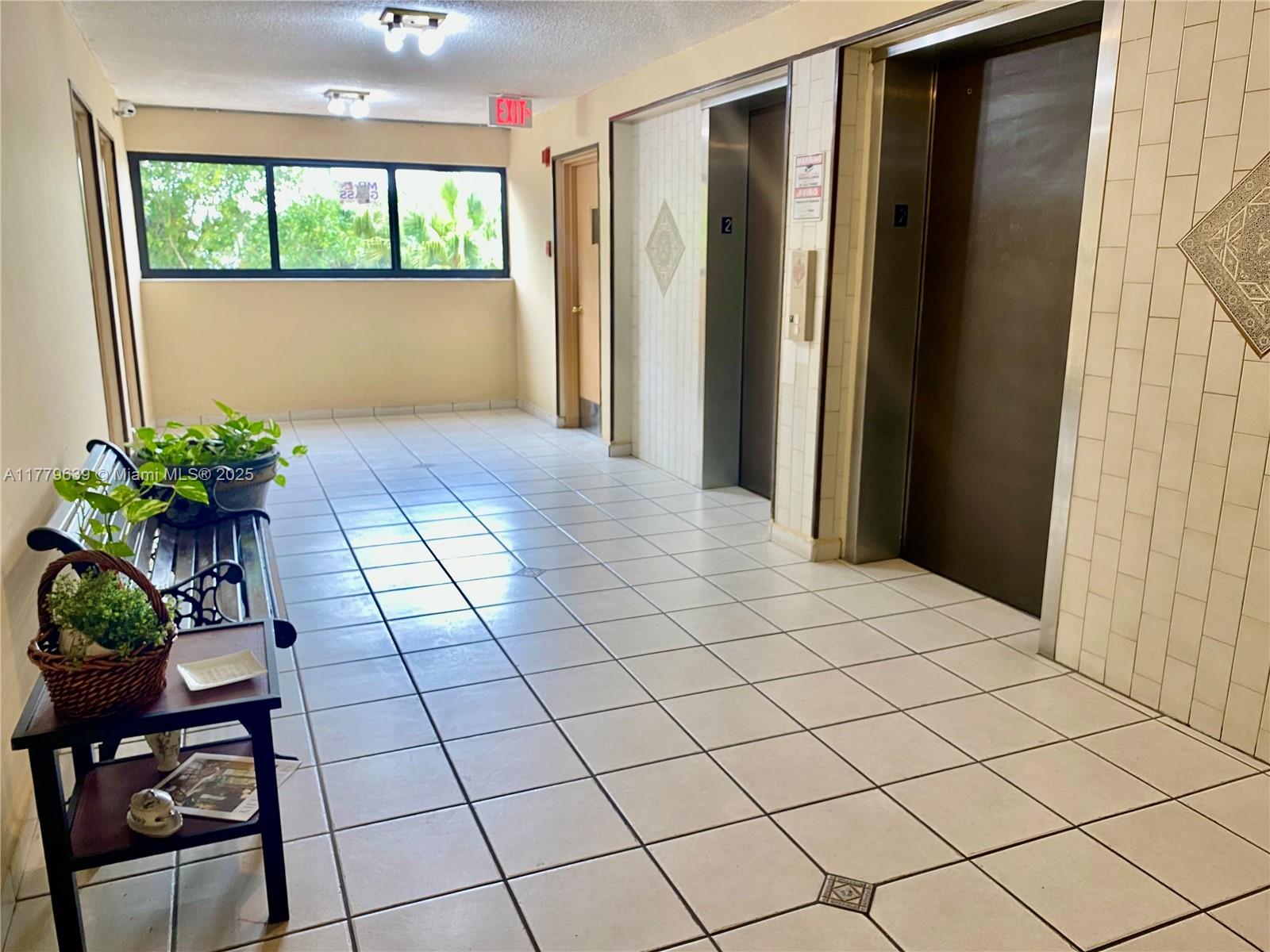GOLFVIEW CL FONTAINBL PK - Residential