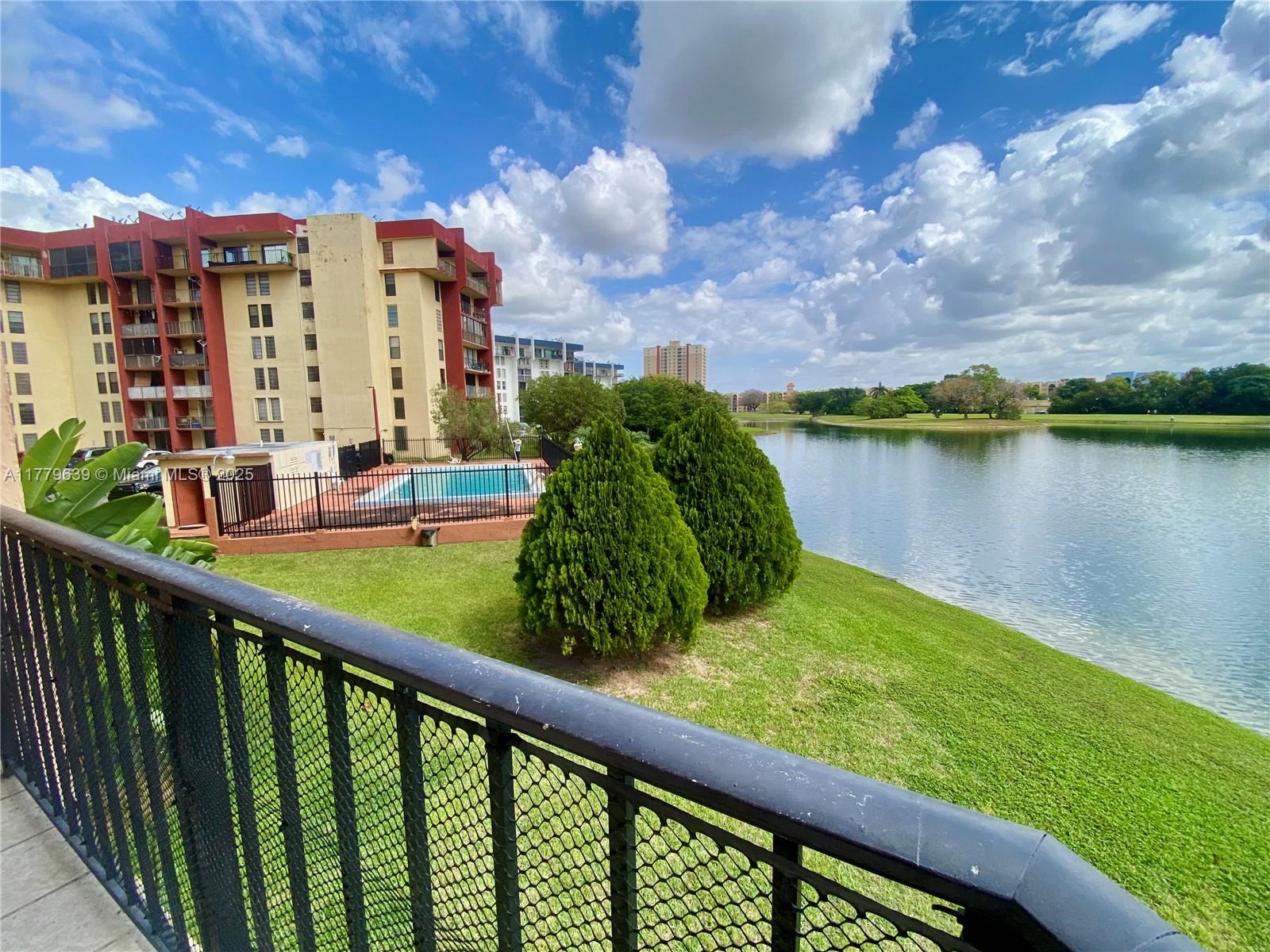 GOLFVIEW CL FONTAINBL PK - Residential