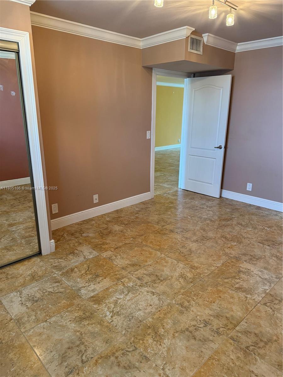 9420 Poinciana Pl 403