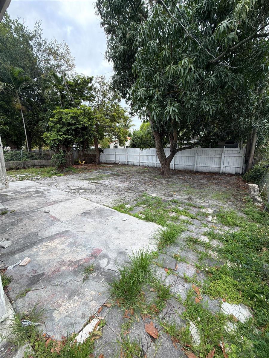 CRESTWOOD - Residential Lease