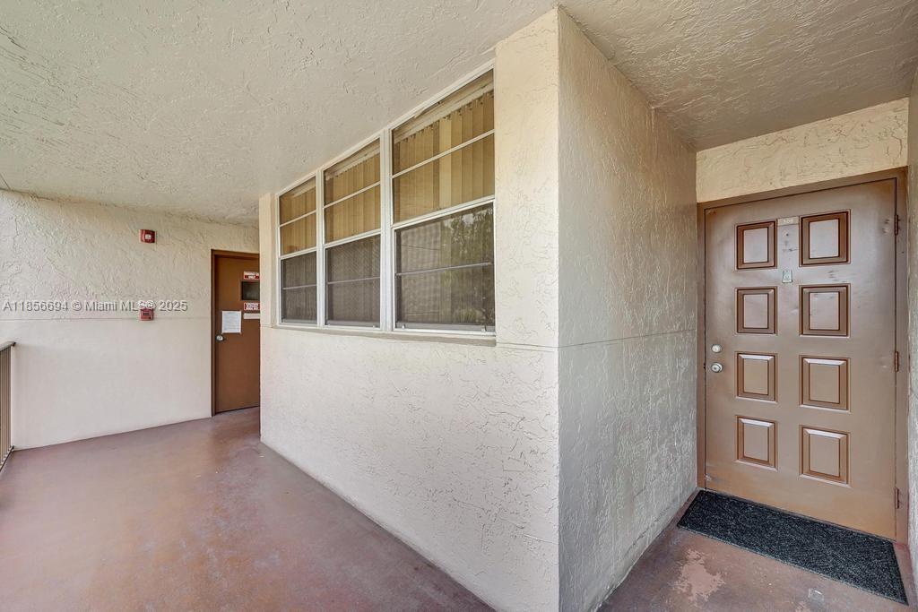 9520 Seagrape Dr 306