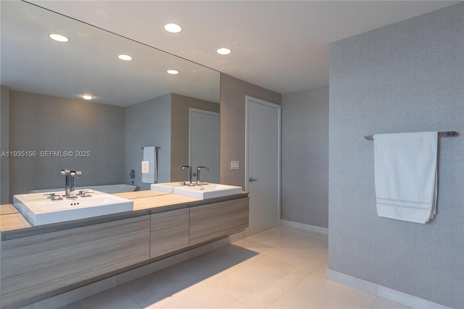 MARINA PALMS RESIDENCES N - Residential