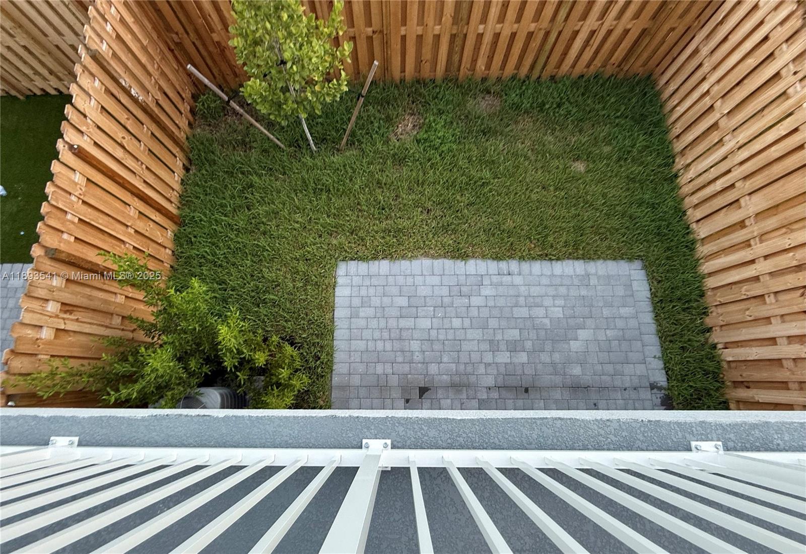 TERRA SOL - Residential Lease
