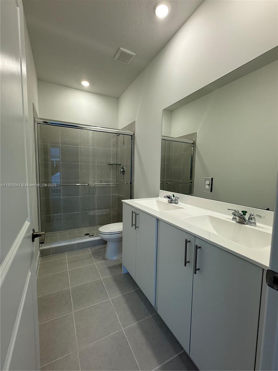 TERRA SOL - Residential Lease