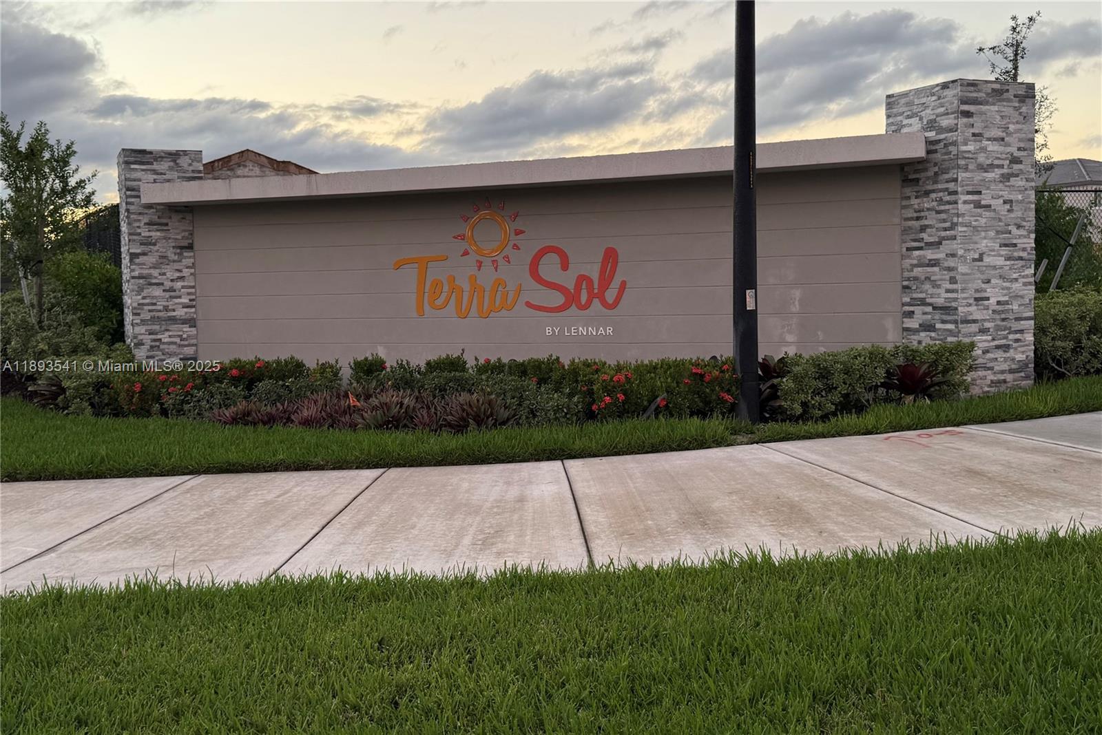 TERRA SOL - Residential Lease