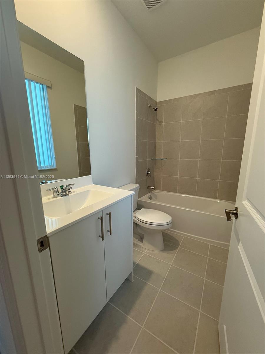 TERRA SOL - Residential Lease