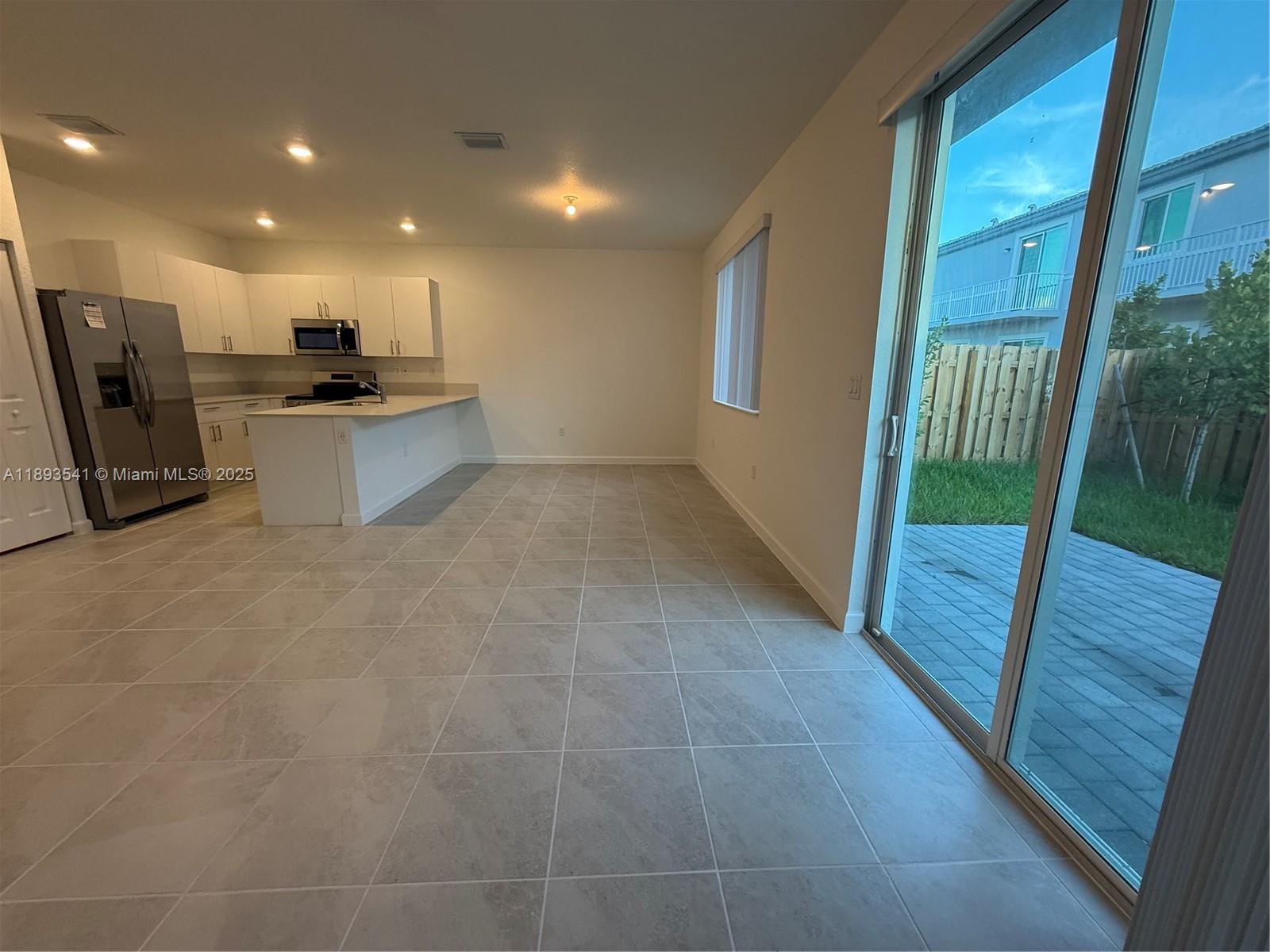 TERRA SOL - Residential Lease