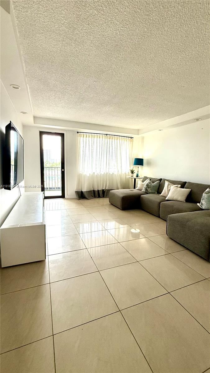 301 Golden Isles Dr 408