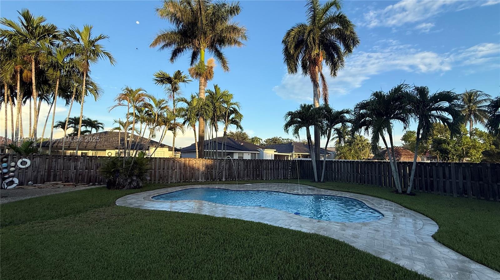 VENEZIA HOMES ESTATES IST - Residential