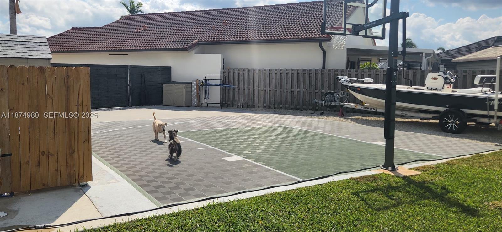 VENEZIA HOMES ESTATES IST - Residential