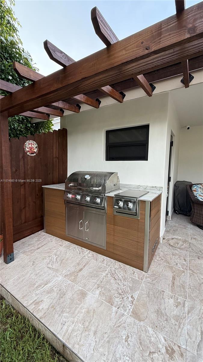 VENEZIA HOMES ESTATES IST - Residential