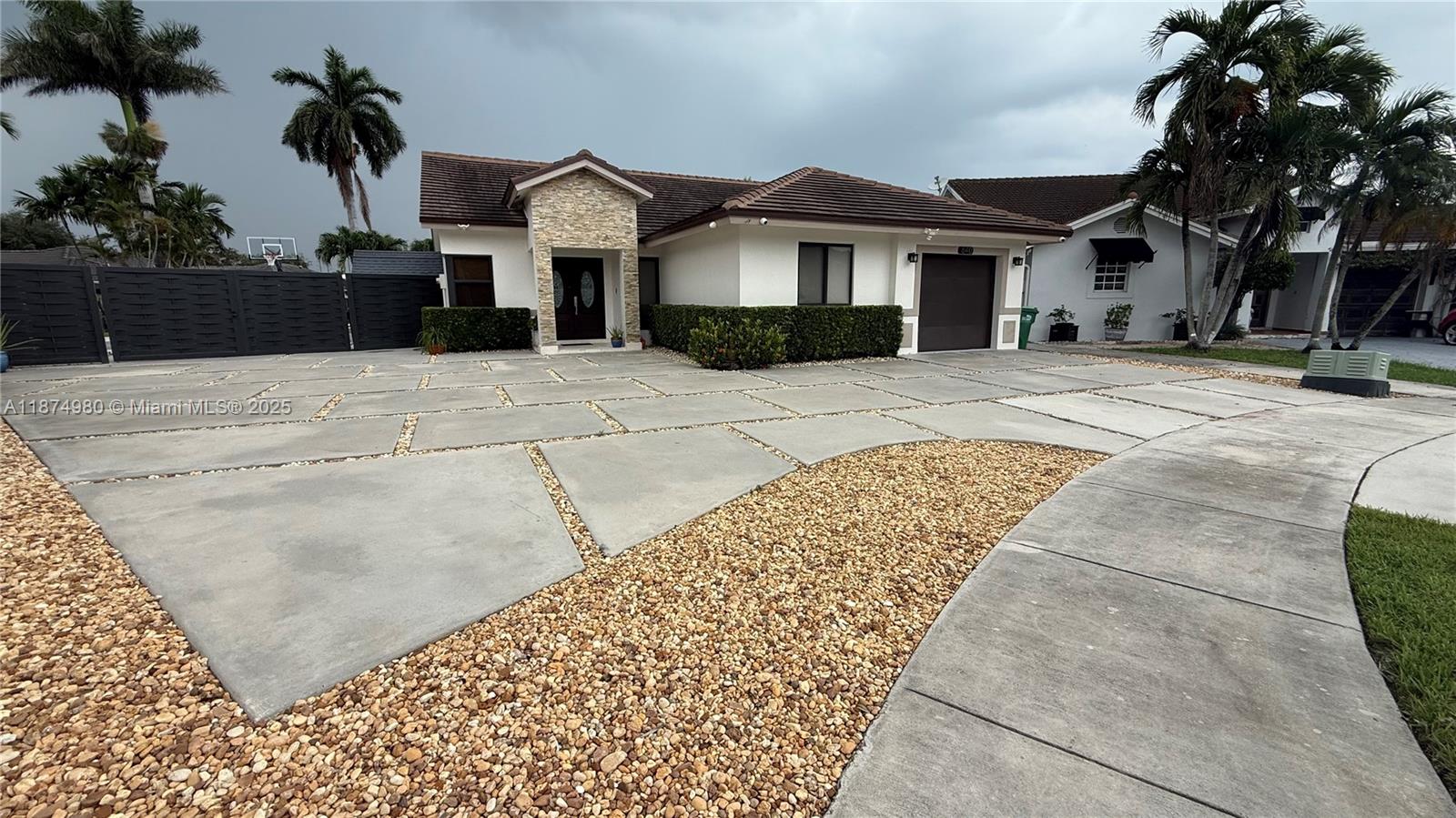 VENEZIA HOMES ESTATES IST - Residential