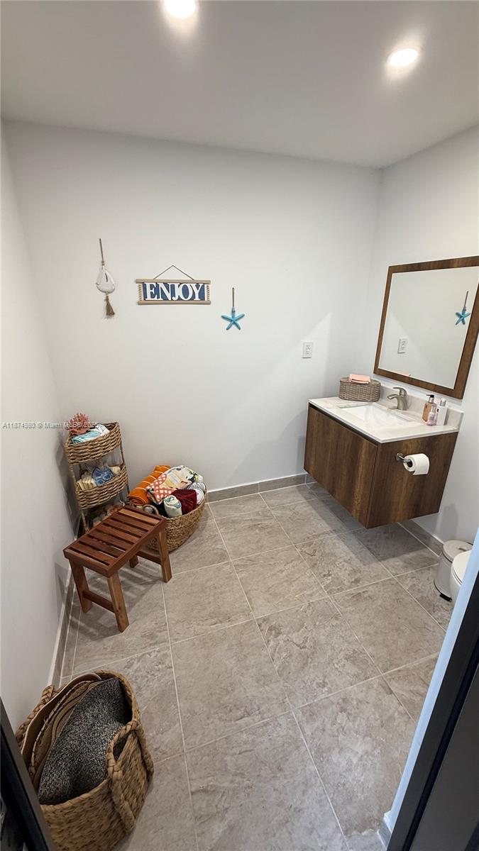 VENEZIA HOMES ESTATES IST - Residential