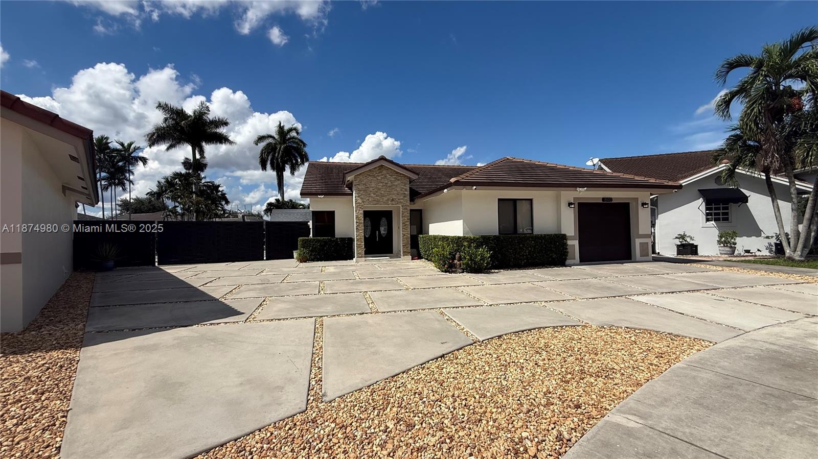 VENEZIA HOMES ESTATES IST - Residential