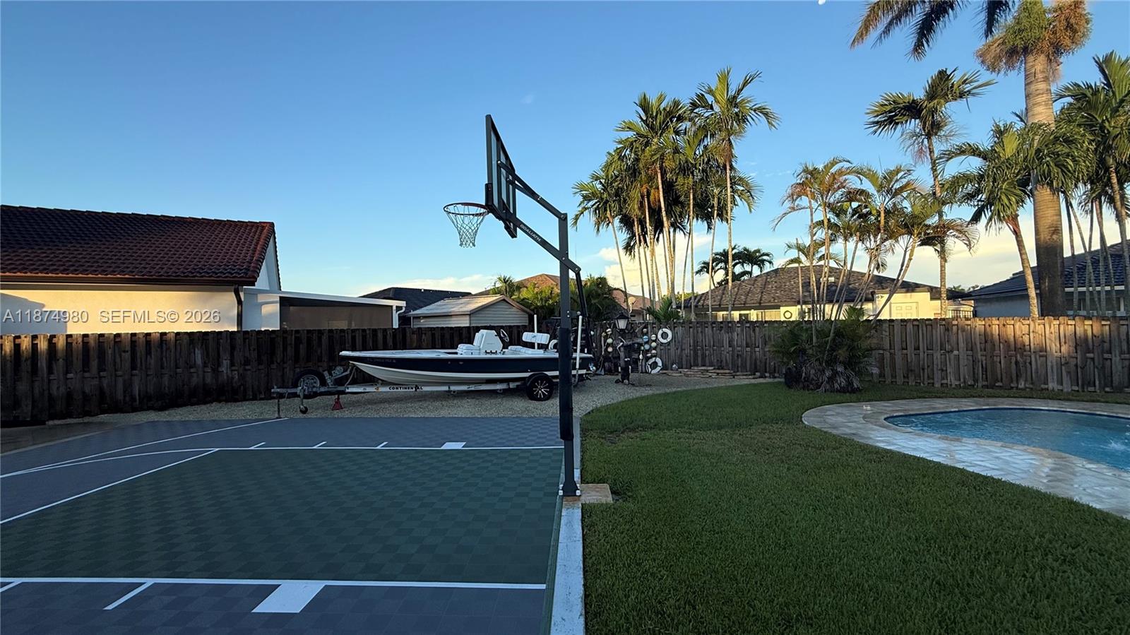 VENEZIA HOMES ESTATES IST - Residential