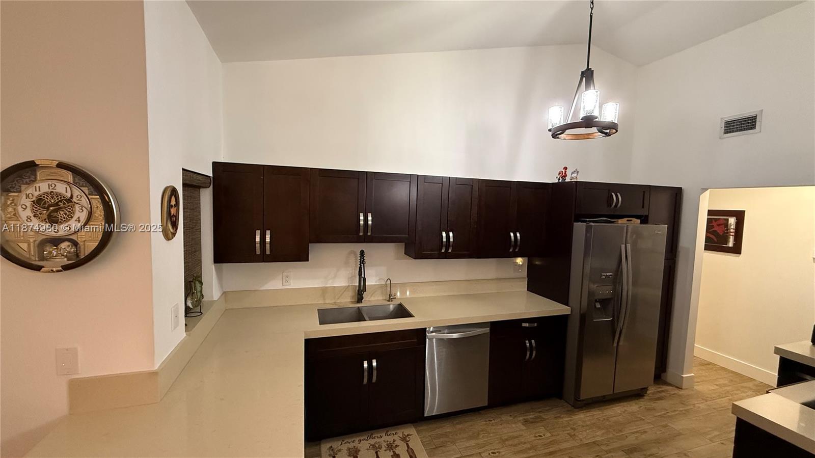 VENEZIA HOMES ESTATES IST - Residential