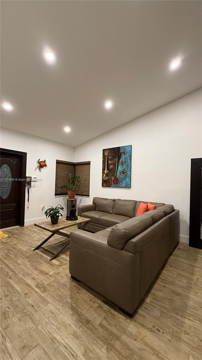 VENEZIA HOMES ESTATES IST - Residential