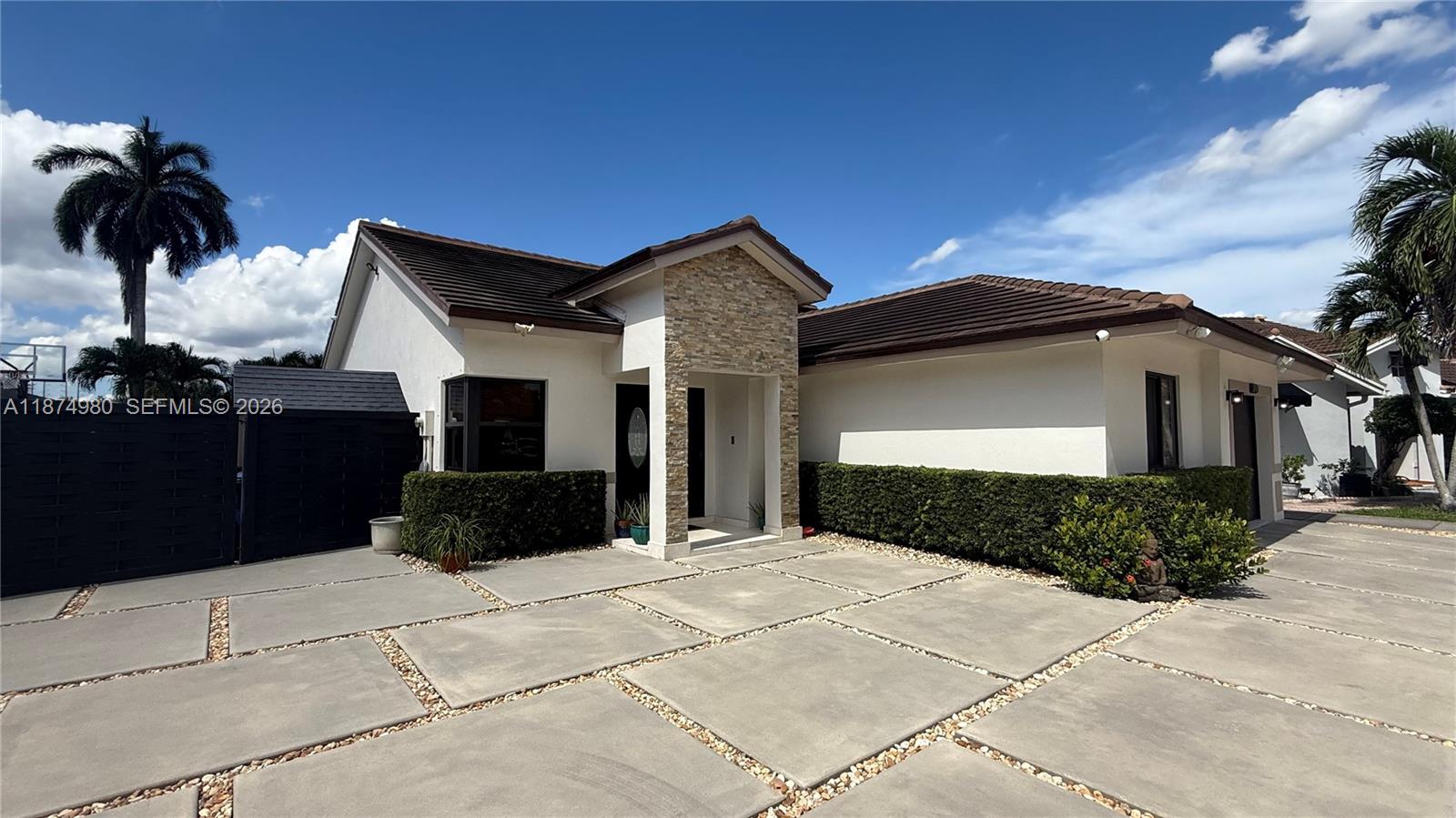 VENEZIA HOMES ESTATES IST - Residential