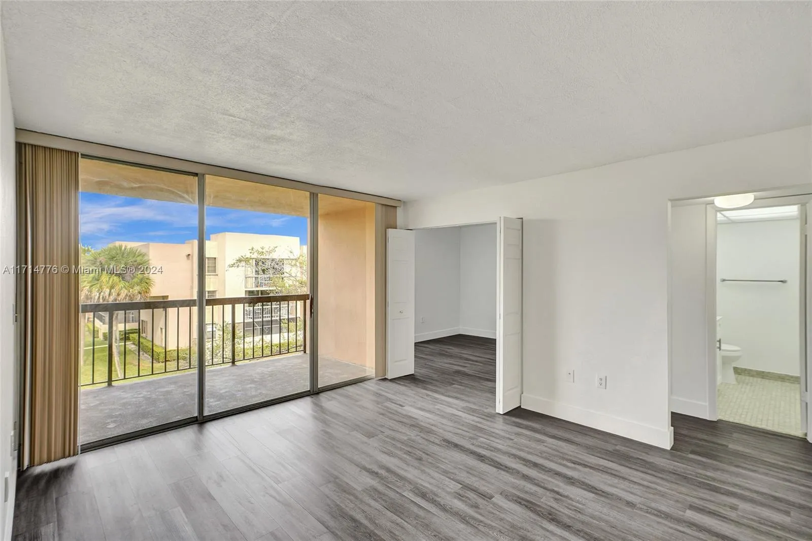 Miami, Florida 33176, United States, 2 Bedrooms Bedrooms, ,2 BathroomsBathrooms,Residential,Pending,23845