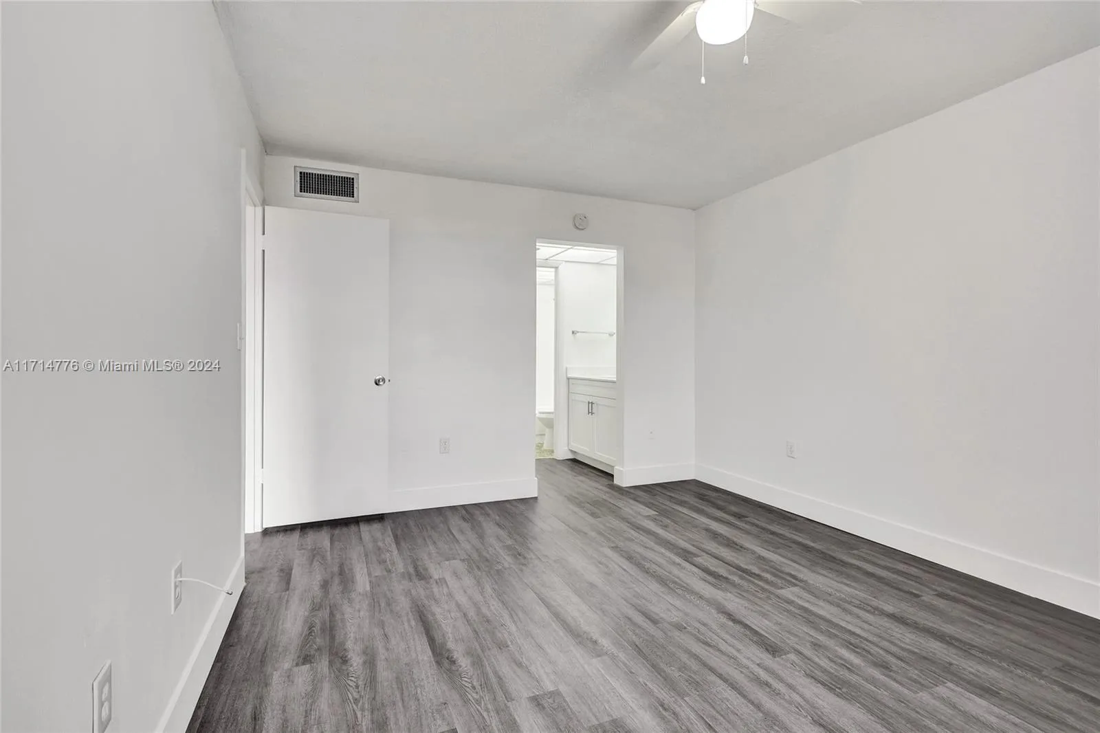 Miami, Florida 33176, United States, 2 Bedrooms Bedrooms, ,2 BathroomsBathrooms,Residential,Pending,23845