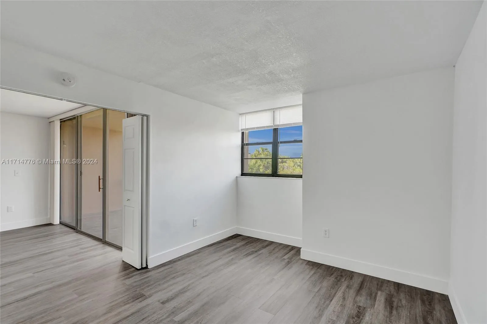 Miami, Florida 33176, United States, 2 Bedrooms Bedrooms, ,2 BathroomsBathrooms,Residential,Pending,23845