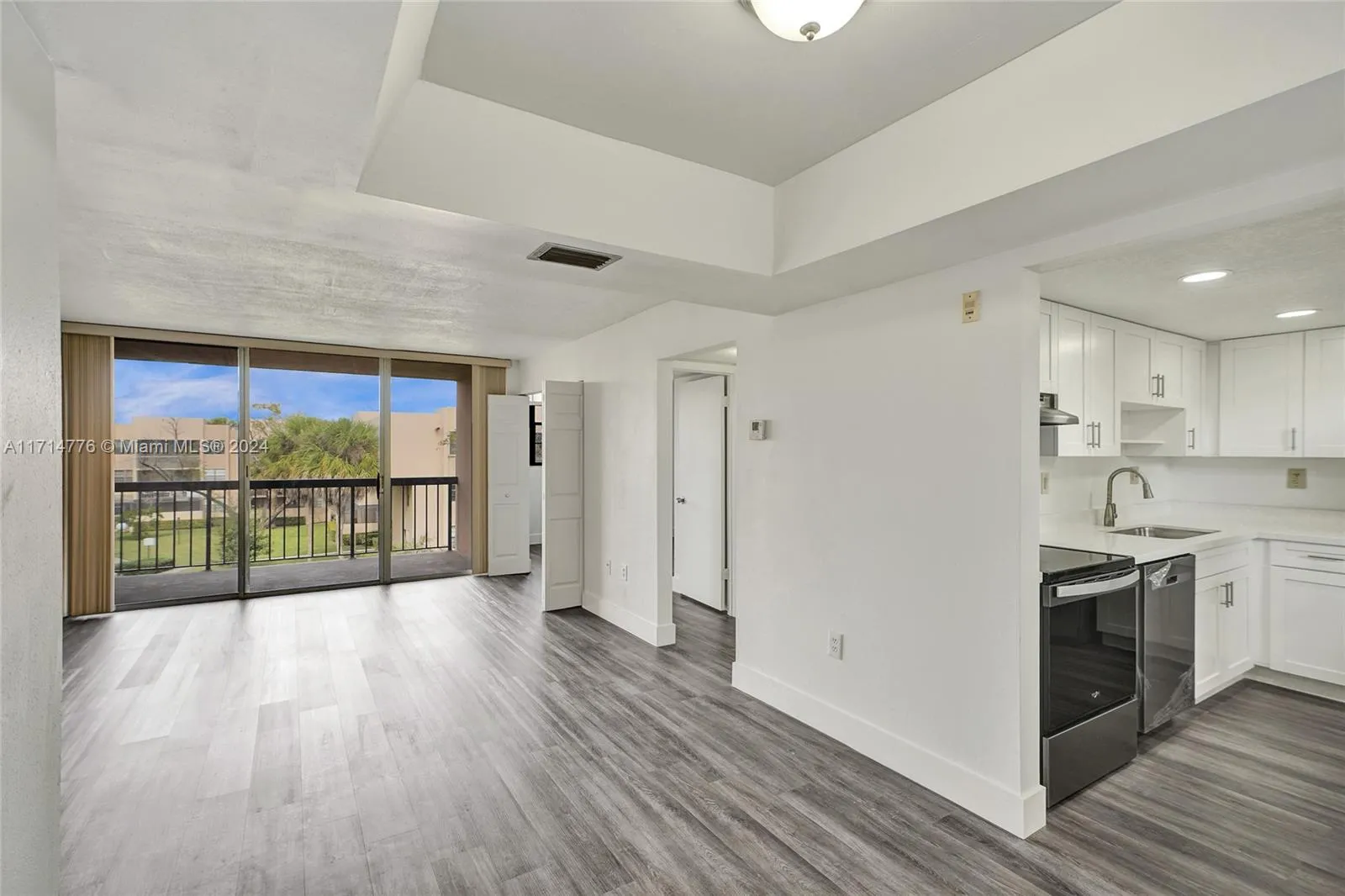 Miami, Florida 33176, United States, 2 Bedrooms Bedrooms, ,2 BathroomsBathrooms,Residential,Pending,23845