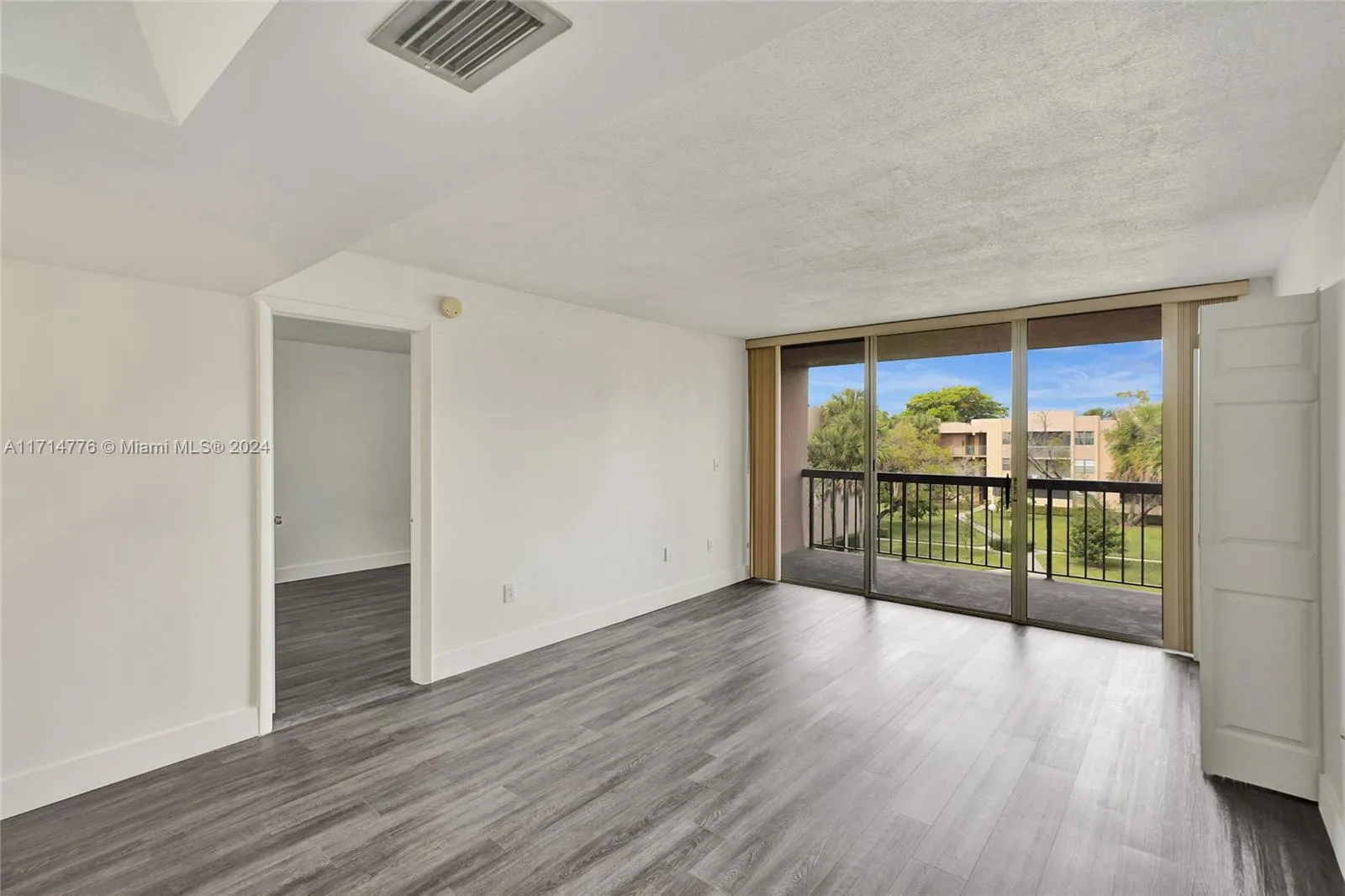 Miami, Florida 33176, United States, 2 Bedrooms Bedrooms, ,2 BathroomsBathrooms,Residential,Pending,23845