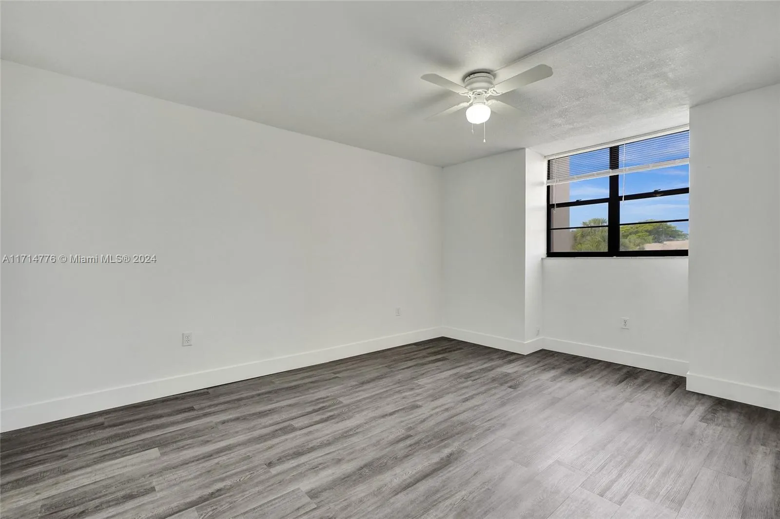 Miami, Florida 33176, United States, 2 Bedrooms Bedrooms, ,2 BathroomsBathrooms,Residential,Pending,23845