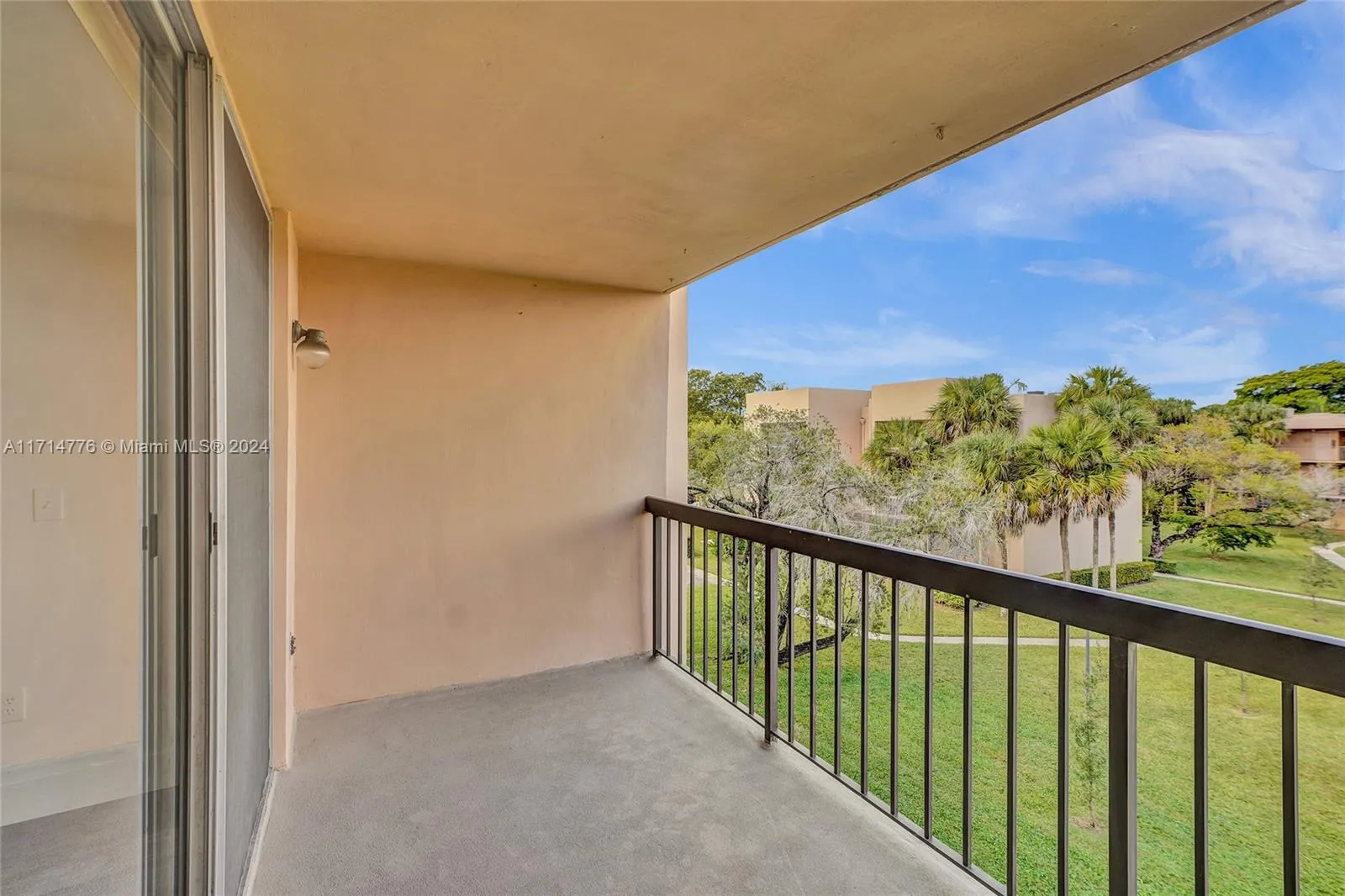 Miami, Florida 33176, United States, 2 Bedrooms Bedrooms, ,2 BathroomsBathrooms,Residential,Pending,23845