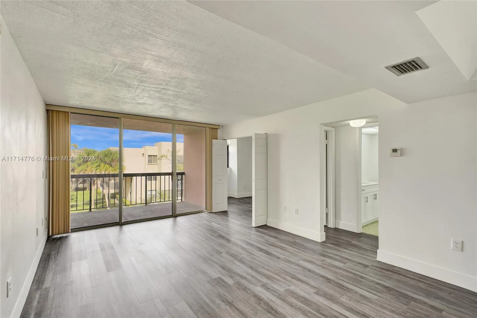 Miami, Florida 33176, United States, 2 Bedrooms Bedrooms, ,2 BathroomsBathrooms,Residential,Pending,23845