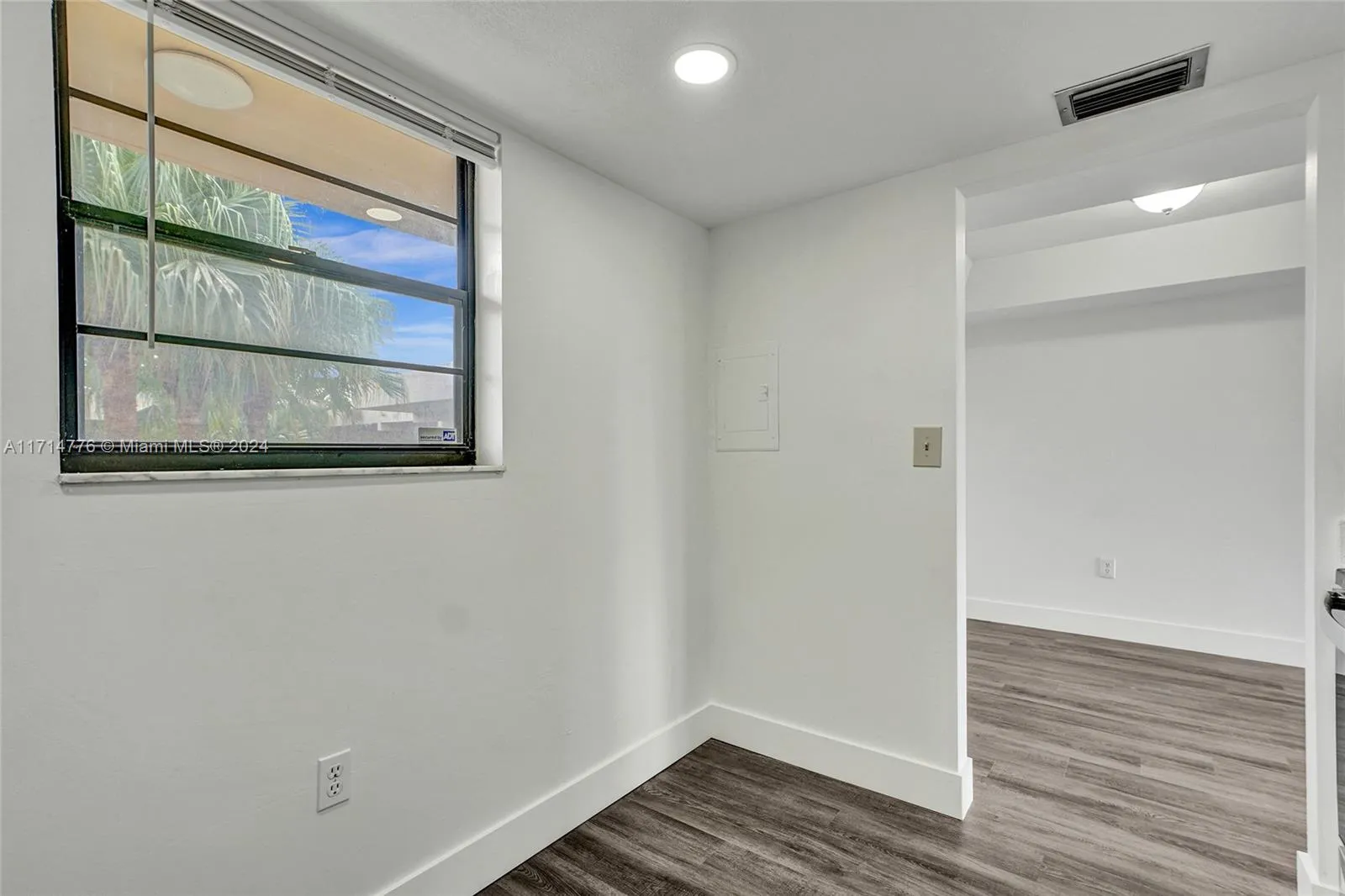 Miami, Florida 33176, United States, 2 Bedrooms Bedrooms, ,2 BathroomsBathrooms,Residential,Pending,23845