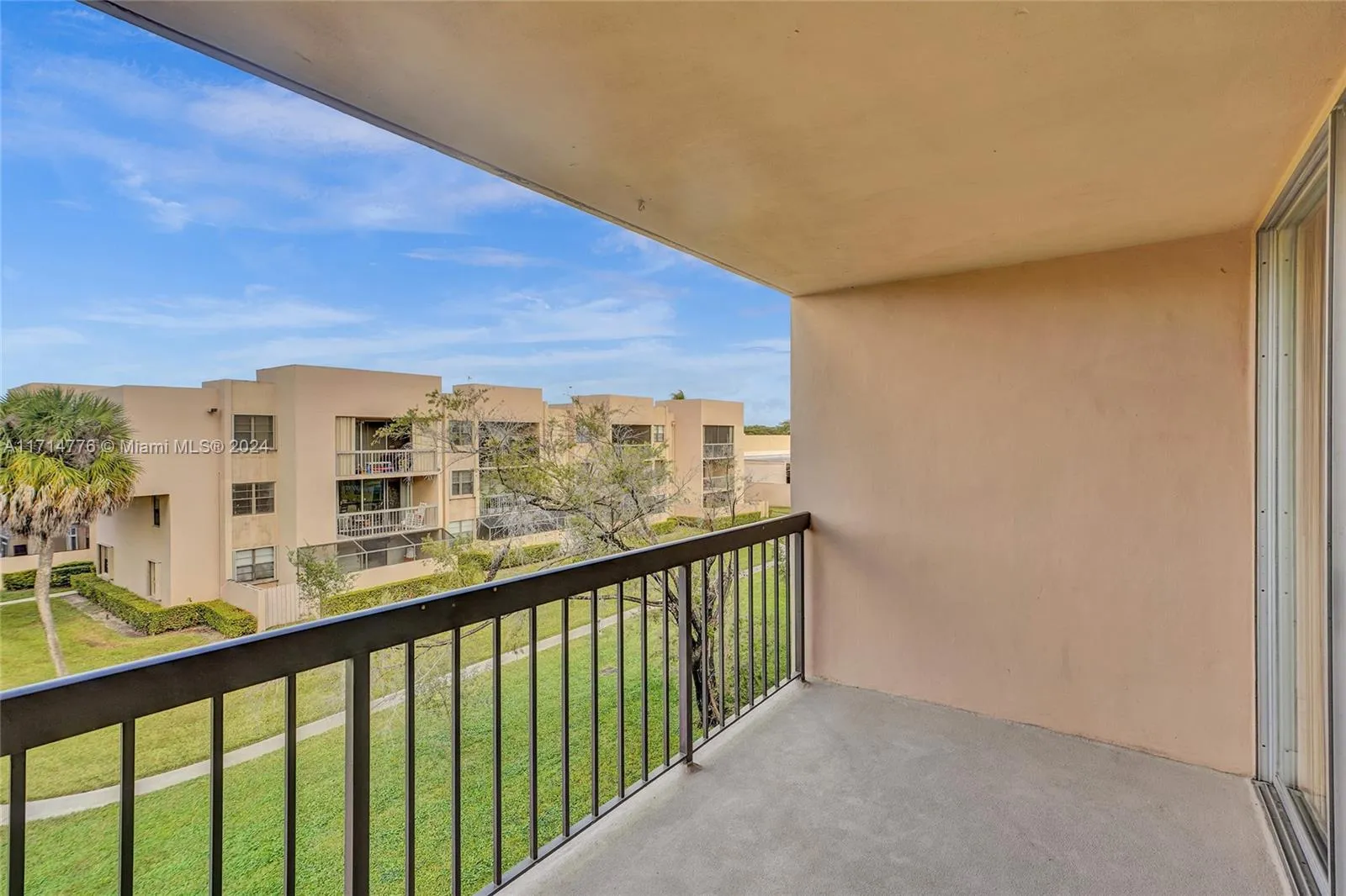 Miami, Florida 33176, United States, 2 Bedrooms Bedrooms, ,2 BathroomsBathrooms,Residential,Pending,23845