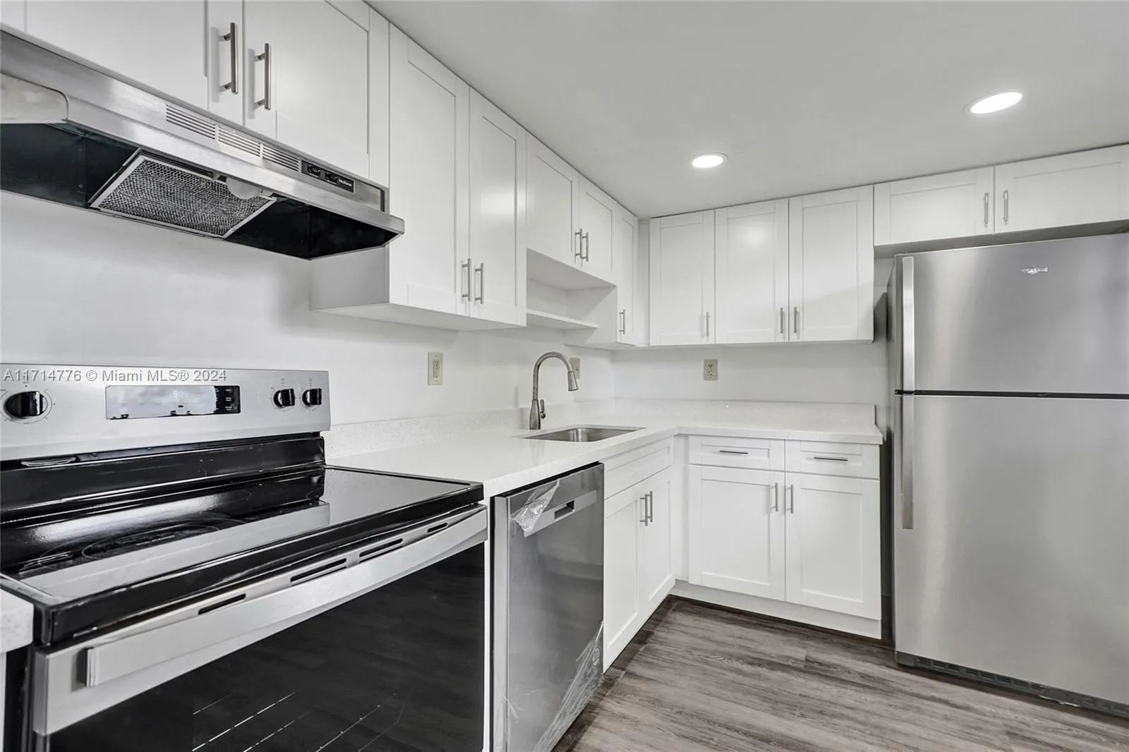 Miami, Florida 33176, United States, 2 Bedrooms Bedrooms, ,2 BathroomsBathrooms,Residential,Pending,23845