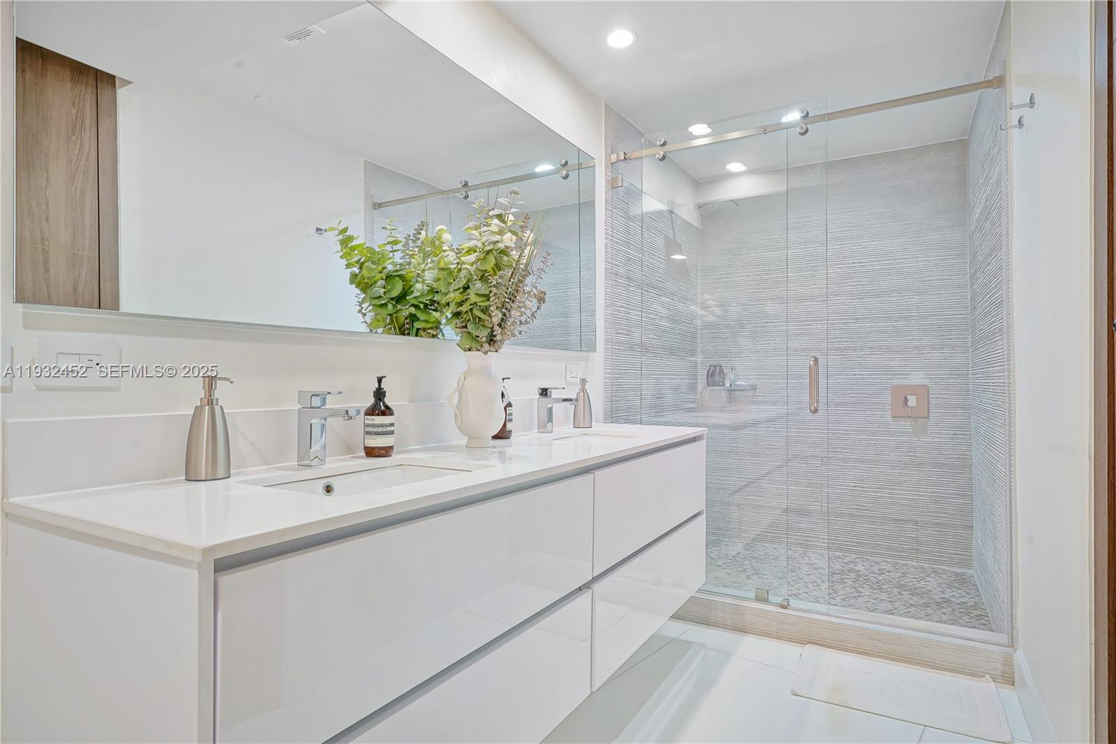 CARBONELL CONDO - Residential Lease